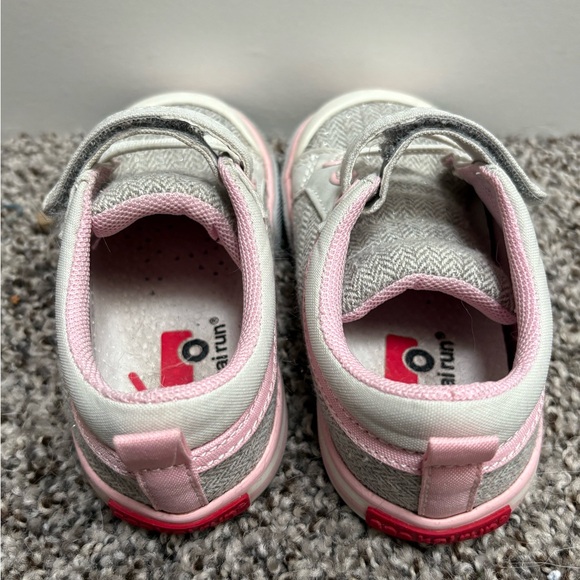 See Kai Run Gray and Pink low top no tie Shoes Size 7c - Picture 4 of 5